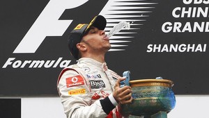 FOTO F1: V Číne dokázal Hamilton zdolať Vettela