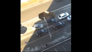 VIDEO. Prepad cesty v rannej špičke!