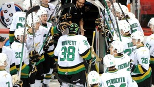 Famózny gól hokejového brankára spoza vlastnej bránky