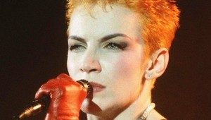 Starne bez plastiky a botoxu: Pozrite sa, ako dnes vyzerá speváčka Annie Lennox