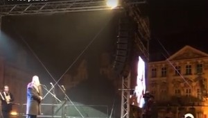 VIDEO: Tisíce ľudí sa zišli v Prahe a vzopreli sa Zemanovi