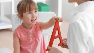Má dieťa problémy s rečou? Odborníčka vám poradí, kedy treba navštíviť logopéda