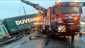 Dopravu na D1 skomplikovala havária kamióna. Policajti museli diaľnicu uzatvoriť