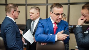 Procházka o rozhodnutí ÚS SR: Vládna novela platiť nebude, politológ hovorí o opustení komfortnej zóny