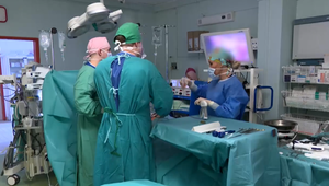 Unikátna operácia: Adamovi transplantovali obličku od jeho otca s rozdielnou krvnou skupinou