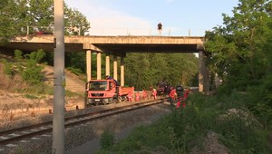 Pri Brodskom sa zrútila časť mosta na hlavnú železničnú trať Kúty - Břeclav