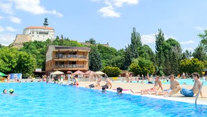 Špina v bufetoch: Mäso na zemi a neumyté ruky po toalete