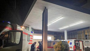 Pri streľbe neznámeho ozbrojenca na autobus zomreli traja ľudia