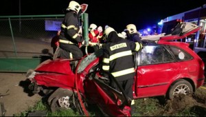 Vodič (28) prešiel do protismeru, zdemoloval plot