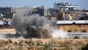 VIDEO: Povstalci bozkávajú zem. V Tripolise vyhrali bitku