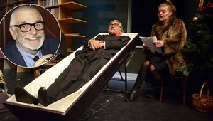 S rakovinou bojujúci Jiří Bartoška leží v rakve, našťastie len v divadle