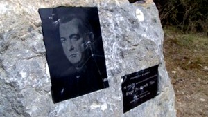 V Hlbokom nad Váhom dal starosta postaviť pamätné tabule Tisovi