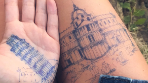 Telo namiesto skicáru: Umelkyňa kreslí náčrty slávnych budov na ruky a nohy