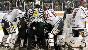 V súboji Lahti a HIFK mastenica a 465 trestných minút