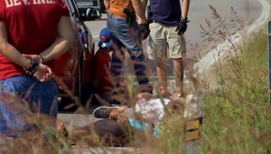 Viezli sa taxíkom a skončili v putách. Dôvodom boli drogy