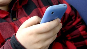 Zbytočná smrť. Do vane jej spadol mobil zapojený v nabíjačke