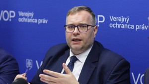 Ombudsman sa obracia na Ústavný súd. Žiada preskúmať pravidlá volieb v Bratislave