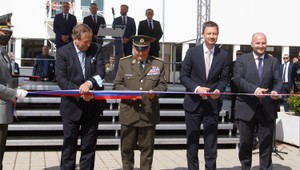 Začal sa veľtrh obrannej techniky IDEB: Pri otváraní nechýbal Heger či Naď