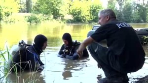 Policajní pátrači prehľadávali rieku Nitra. Zisťovali, či neskrýva ďalšie zbrane