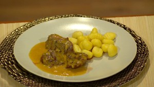 Srnčie medajlónky na šípkovej omáčke