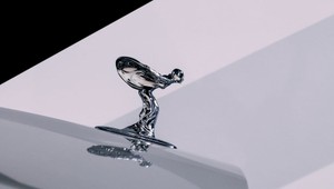 Rolls-Royce upravil svoju ikonickú sošku: Neuhádnete prečo!