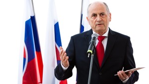 Prvým prezidentským kandidátom je oficiálne Ján Čarnogurský (69)