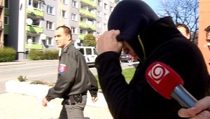 Muž (30) nútil dievčatá k sexu so zvieratami