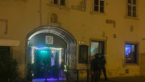 Miesto drinkov v rukách skončili s rukami nad hlavami. V známom podniku zasahovalo policajné komando