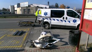 Važna nehoda na východe. Terénne auto narazilo do sanitky