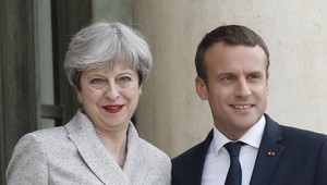 Macron povedal May, že brexit si môžu ešte stále rozmyslieť