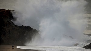 FOTO: Tsunami v Tongu zničilo všetky domy, zahraničná pomoc je komplikovaná