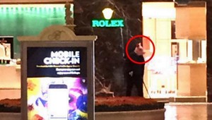 V kasíne sa strieľalo! Útočník mal na hlave masku prasaťa