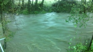 Hrozivé výstrahy SHMÚ: Vodné toky prudko stúpajú, Slovensko zrejme zasiahnu povodne