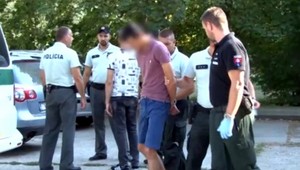 Pred súd za mak. Na muža vydali medzinárodný zatykač