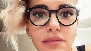 Dare ubrali okuliare desať rokov