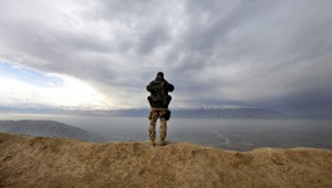 Minister Glváč motivuje mladých: Prihláste sa na vojnu, dostanete 375 eur