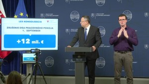 Na Deň ústavy pôjdeme do práce a do školy. Odborárom sa to nepáči