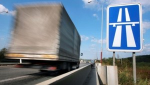 Diaľnica medzi Bratislavou a Trnavou. Ako sa zachovať pri nehode, keď chýba krajnica