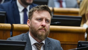 Parlament neprijal uznesenie k výroku Petra Kotlára o pandémii COVID-19