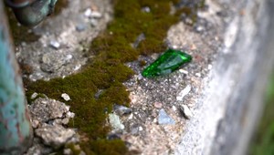 Na Matúša zaútočila partia ozbrojená sekerou. O hlavu mu nakoniec rozbili fľašu