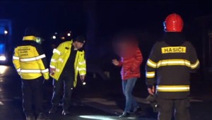 Cesta z nákupov skončila nešťastne. Manželský pár zrazilo auto na priechode