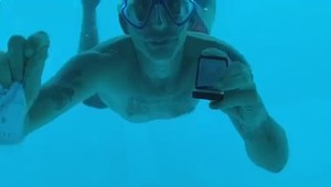 Muž chcel svoju priateľku požiadať o ruku pod vodou. Utopil sa pri tom