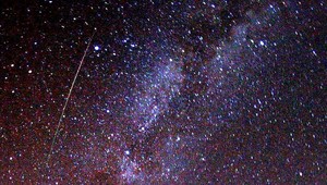 V noci vyvrcholí meteorické divadlo. Počasie však pozorovateľom nepraje