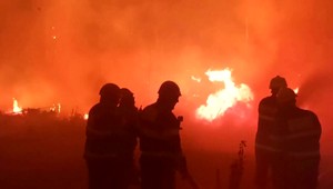 České Švajčiarsko sa mení na ohnivé peklo: Na pomoc prichádzajú aj slovenskí hasiči