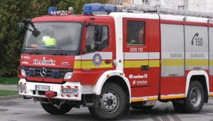 Požiar bytu v Rožňave: Jedna osoba utrpela popáleniny dolnej končatiny a tváre