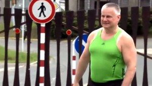 Porezal dieťa a dobodal muža. Útočníkom má byť synovec Jiřího Kajínka