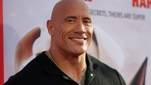 Dwayne Johnson je aj po 50-tke samý sval: WOW, ten chlap musí v posilňovni aj spávať!