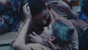 Hviezdna speváčka v náručí transgender muža! Reakcie ľudí sú jasné!