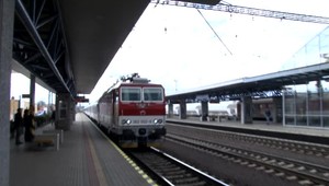 Dušičky sa blížia. Železnice posilňujú vlakovú dopravu