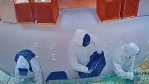 Polícia vzniesla obvinenie v prípade lúpeže šperkov v bratislavskom OC